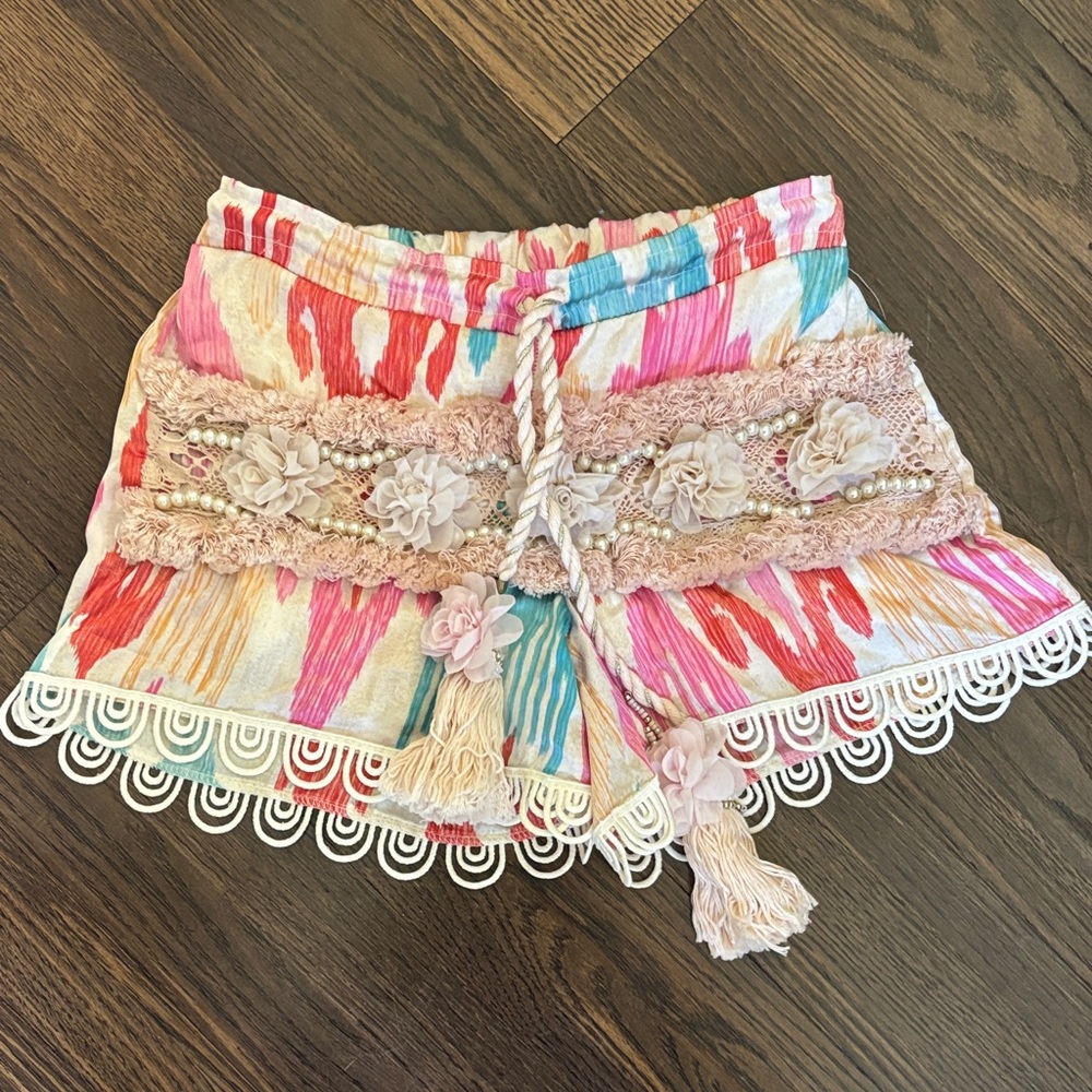 LAURIE & JOE  Women's Shorts with Pearls and Lace Detail